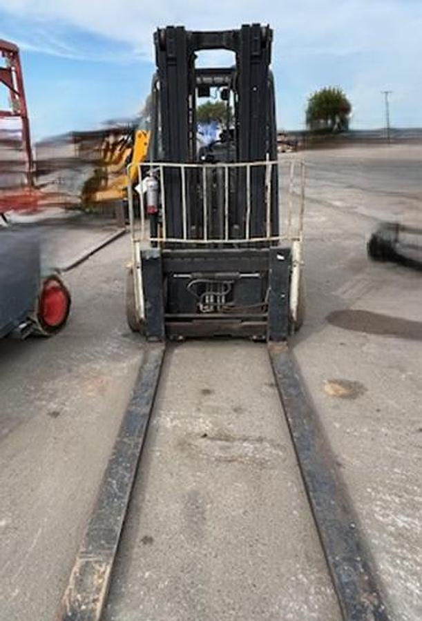 Used Toyota 8,000 Lbs warehouse forklift