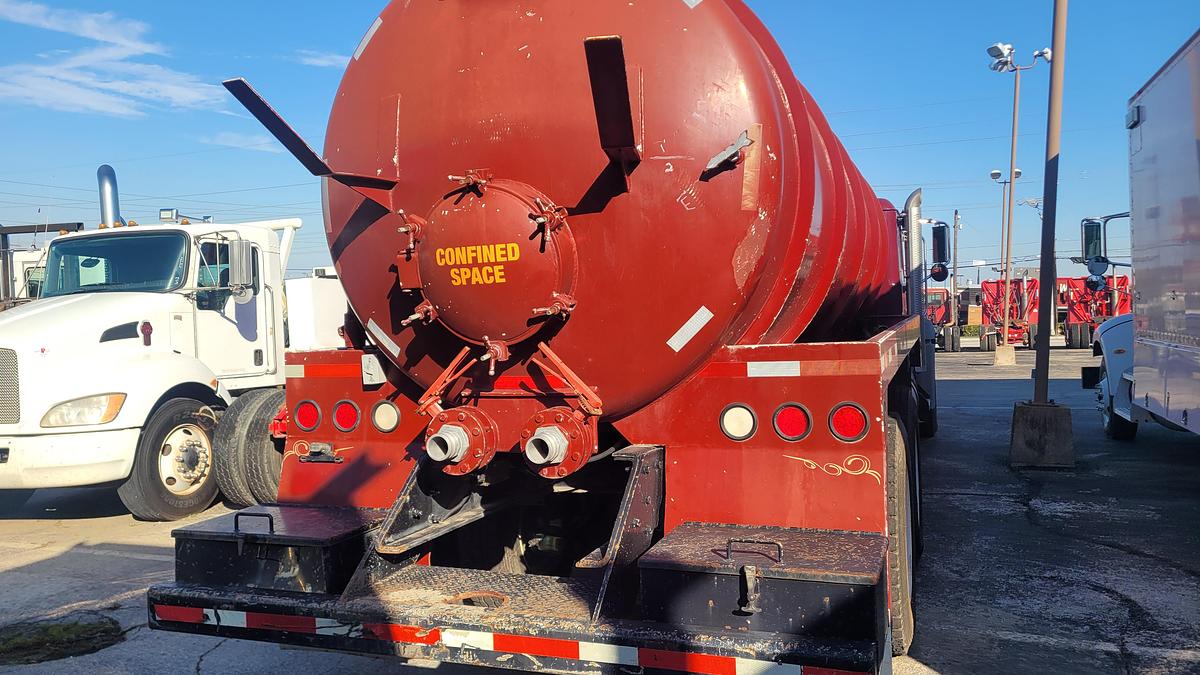 Used 2013 Mack Granite GU813 Vacuum Truck