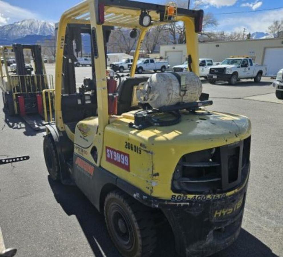 Used Hyster 9K warehouse forklift