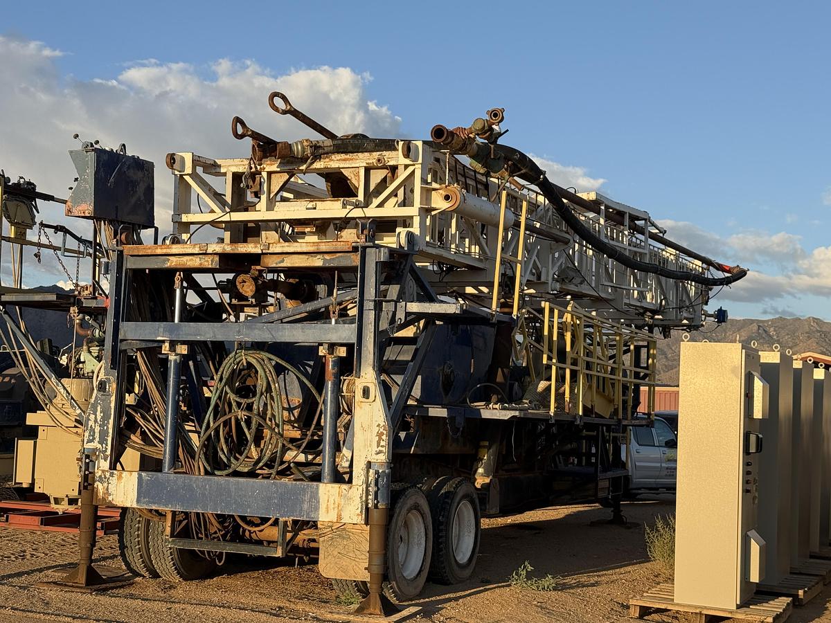 Used Hopper 102' X 260,000 #