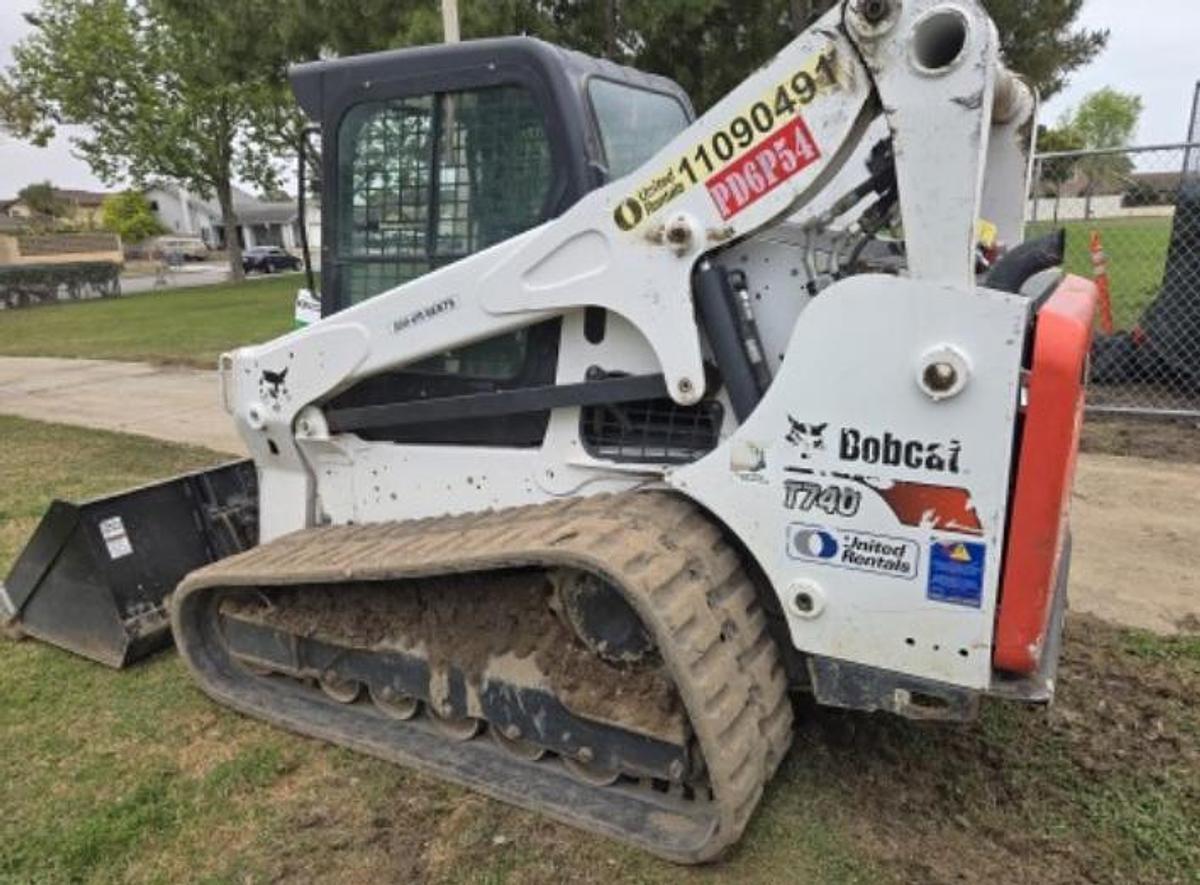 Used 2020 Bobcat T740 Track Skid steer