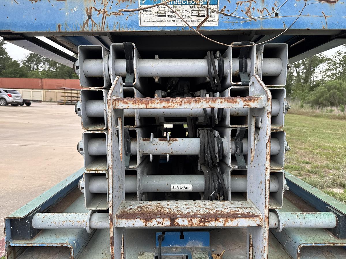 Used 2000 Genie Industries GS-3246