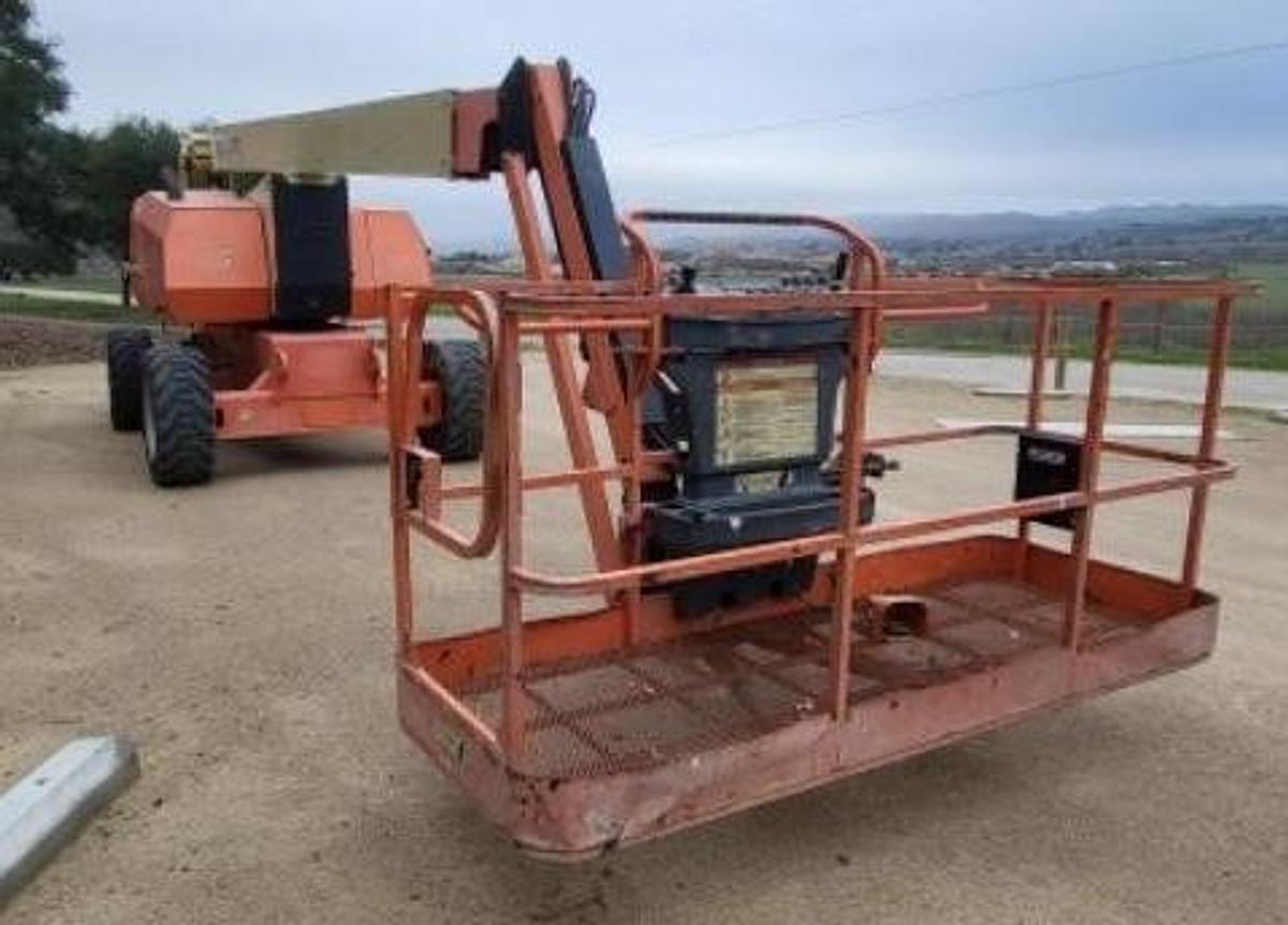 Used 2015 JLG 800AJ