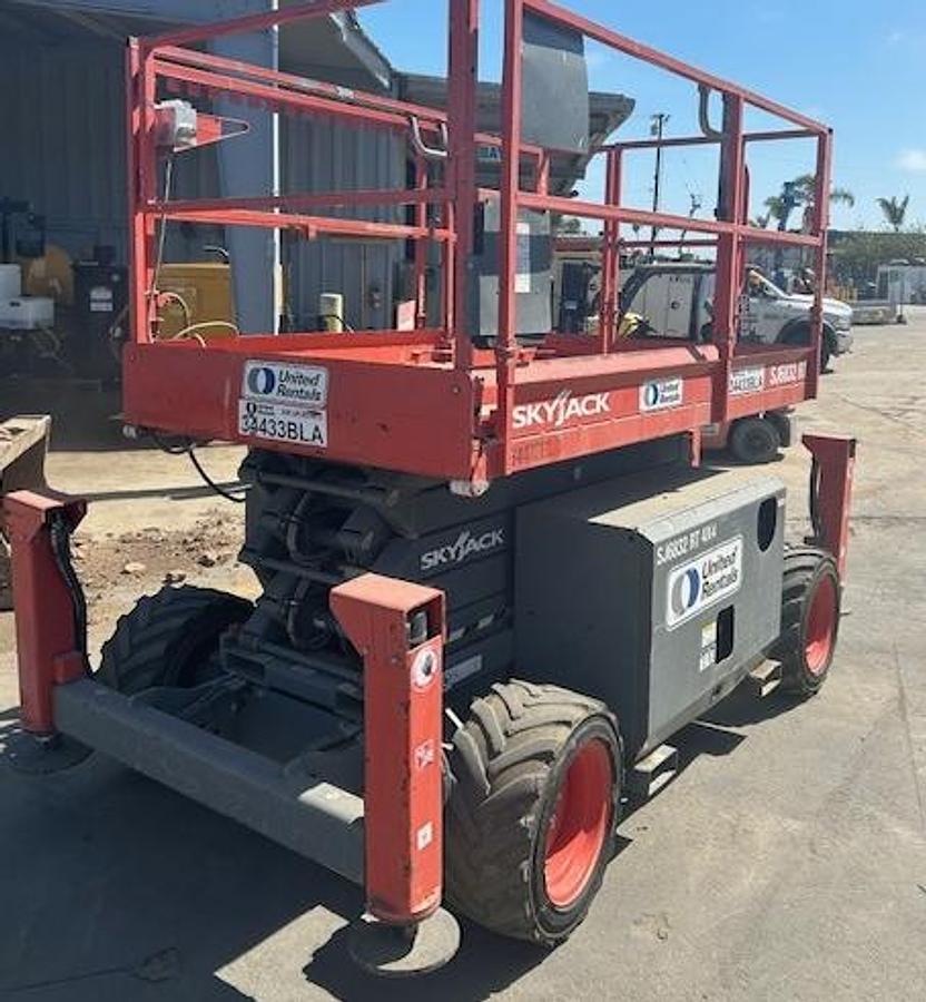 Used Skyjack 32'68" Rough Terrain Scissor Lift