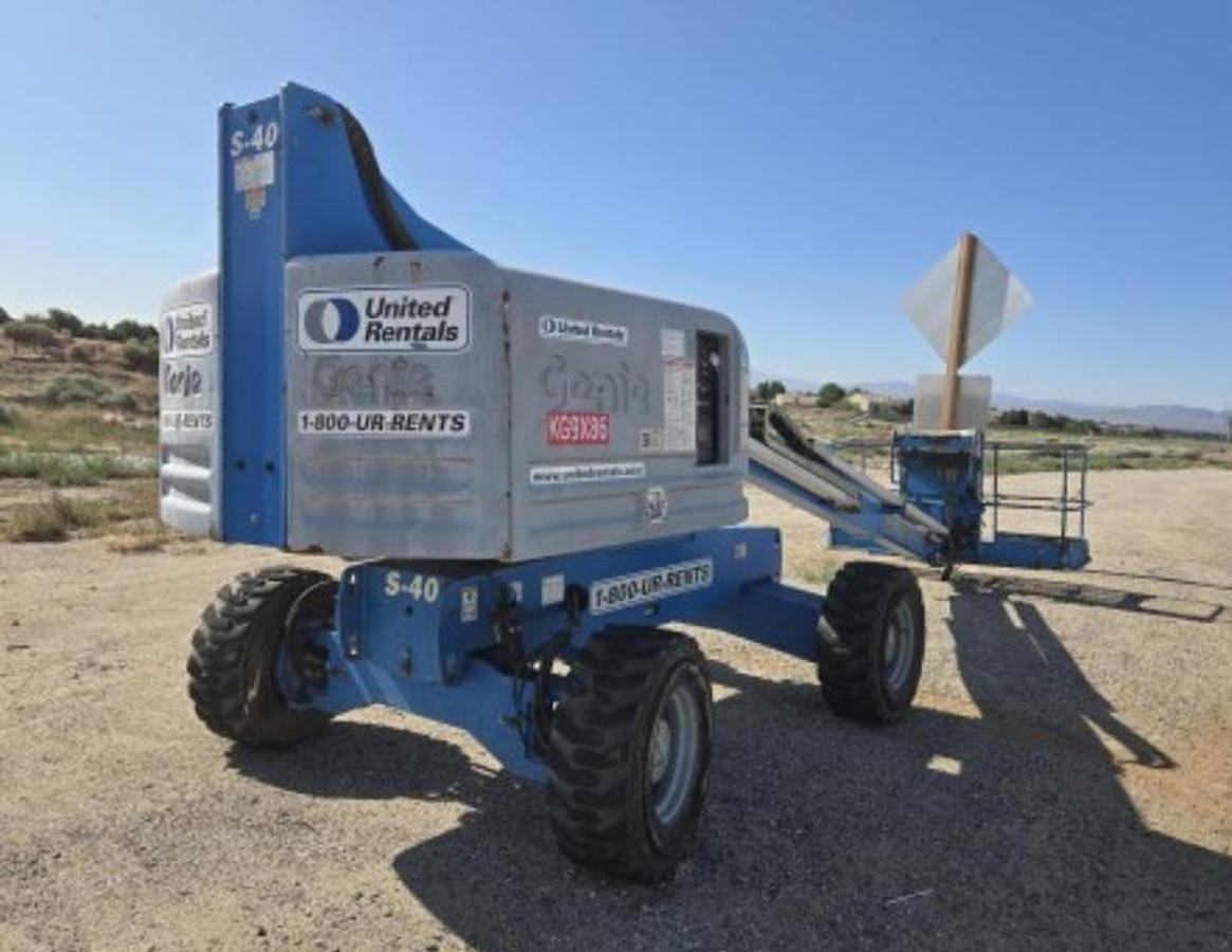 Used Genie S-40 Telescopic boom