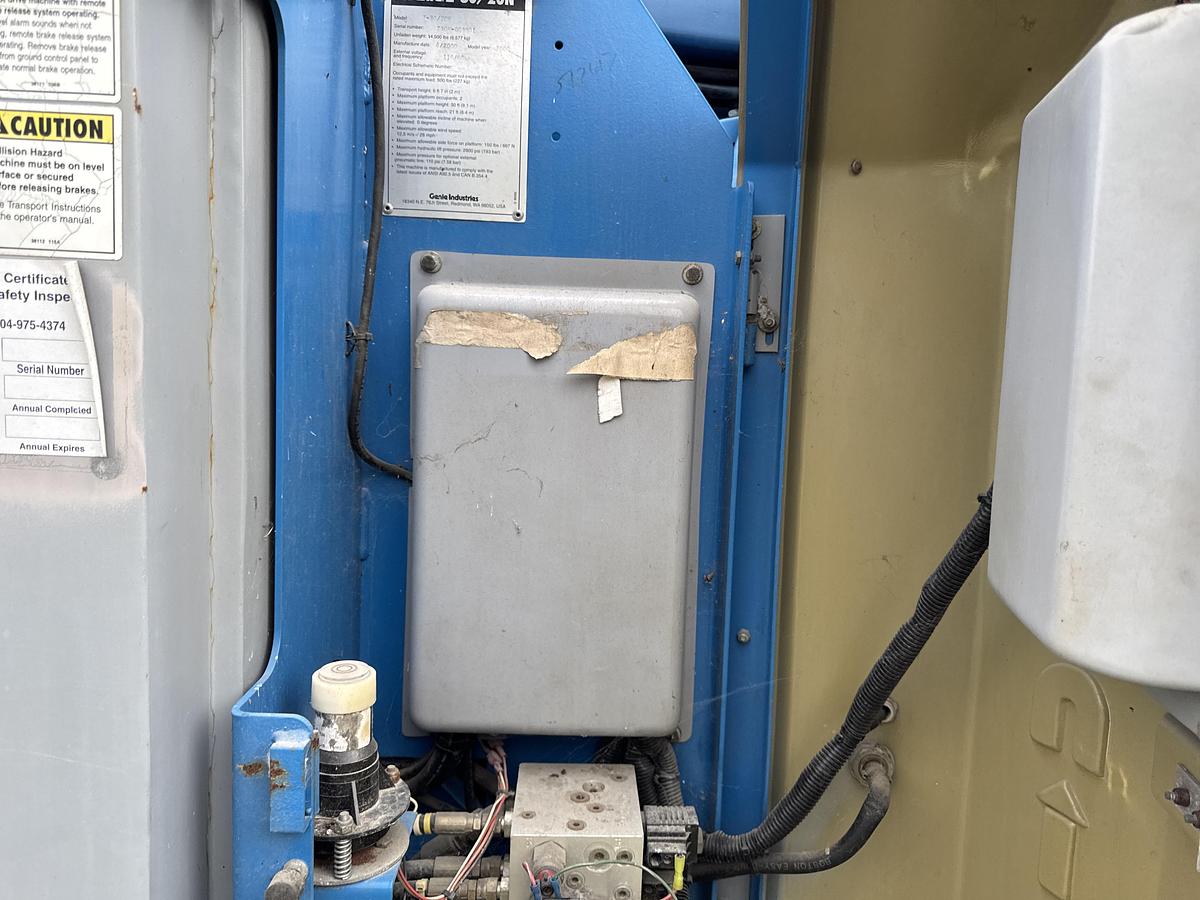 Used 2000 Genie Industries Z-30/20N