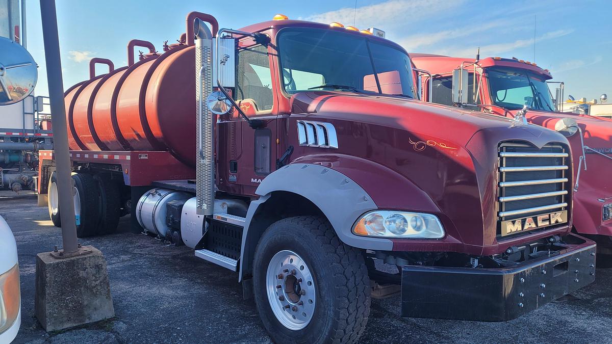 Used 2013 Mack Granite GU813 Vacuum Truck