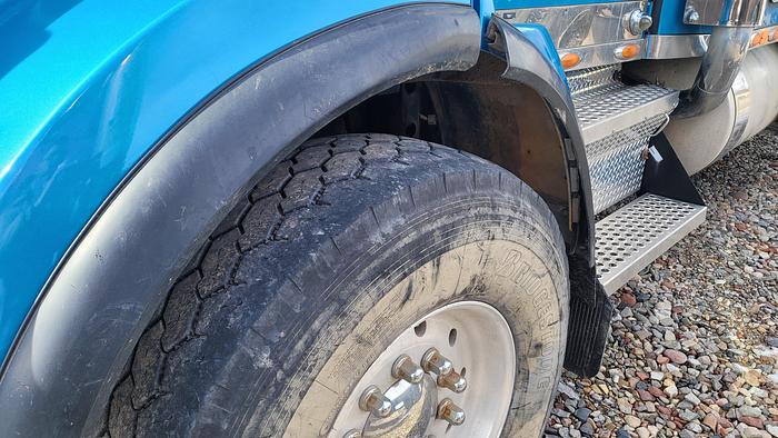 Used 2005 Kenworth T800B Winch Truck