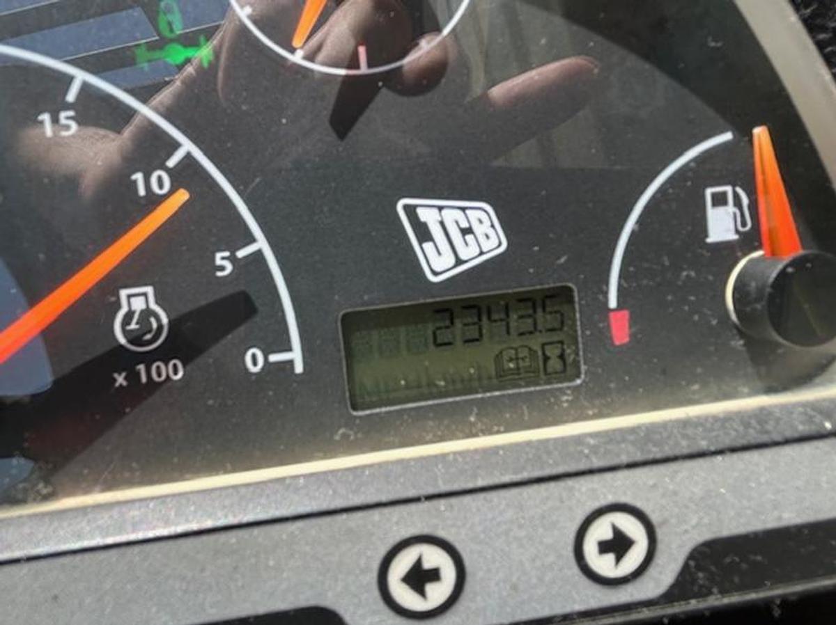 Used Reach lift 10,000 Lbs