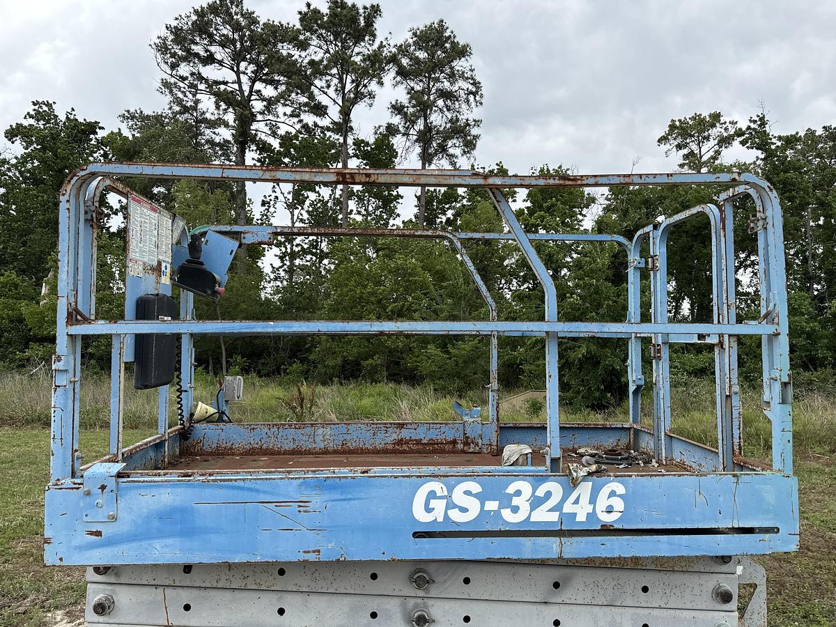 Used 2000 Genie Industries GS-3246