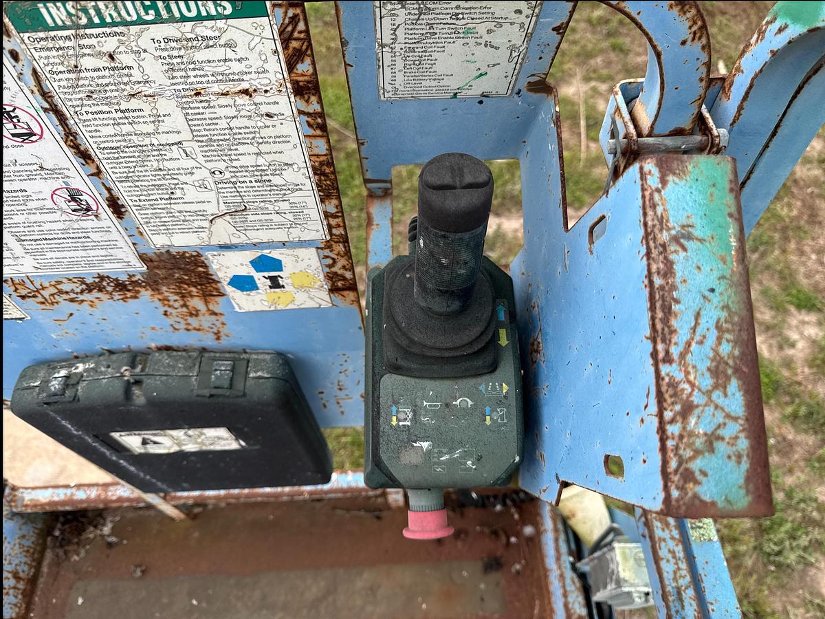 Used 2000 Genie Industries GS-3246