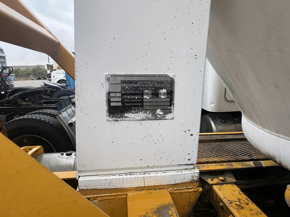 Used 2002 Peterbilt Bulk Truck