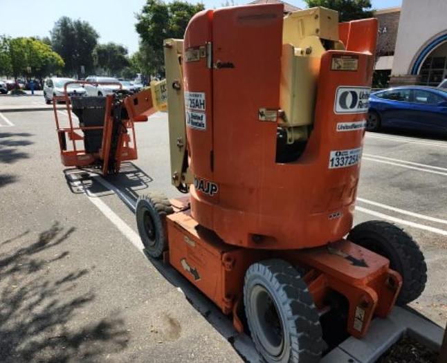 Used JLG Electric 30ft boom