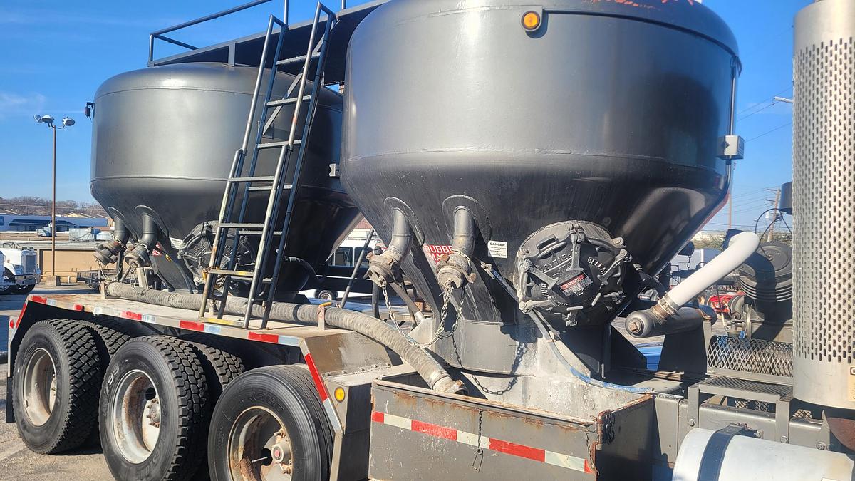 Used 2004 International Paystary Bulk Truck