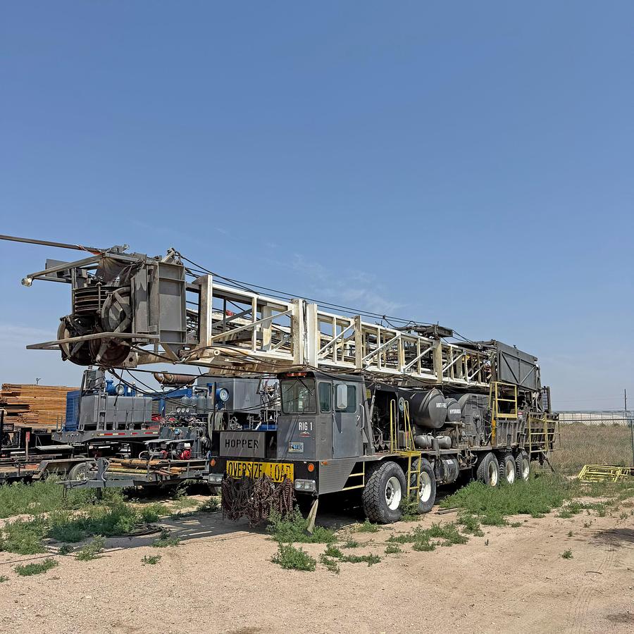 Used 2002 Watson Hopper GXHTA Workover Rig