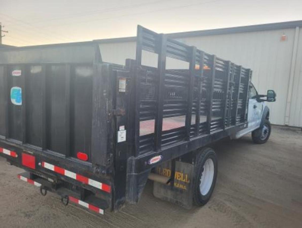 Used 2018 Ford F-550 Super Duty Crew Cab Stake Truck w/ Hydraulic Liftgate