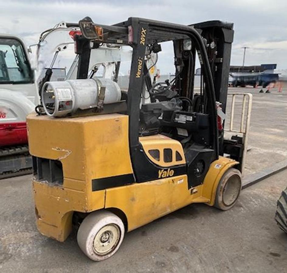 Used Toyota 8,000 Lbs warehouse forklift
