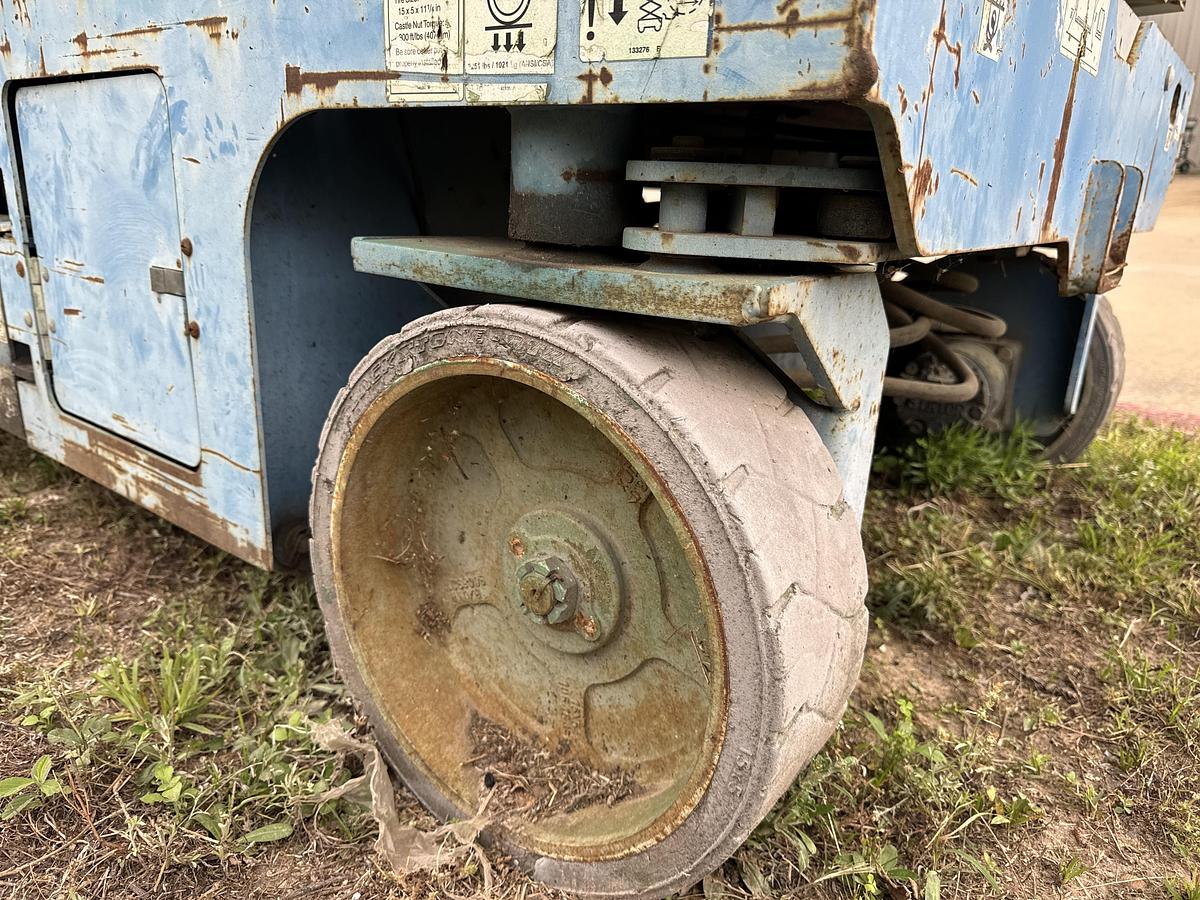 Used 2000 Genie Industries GS-3246