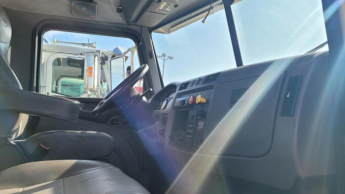 Used 2015 Peterbilt 382