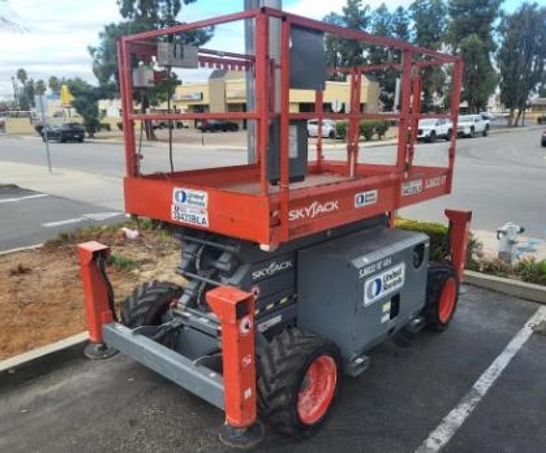 Used Skyjack 32'68" Rough Terrain Scissor Lift