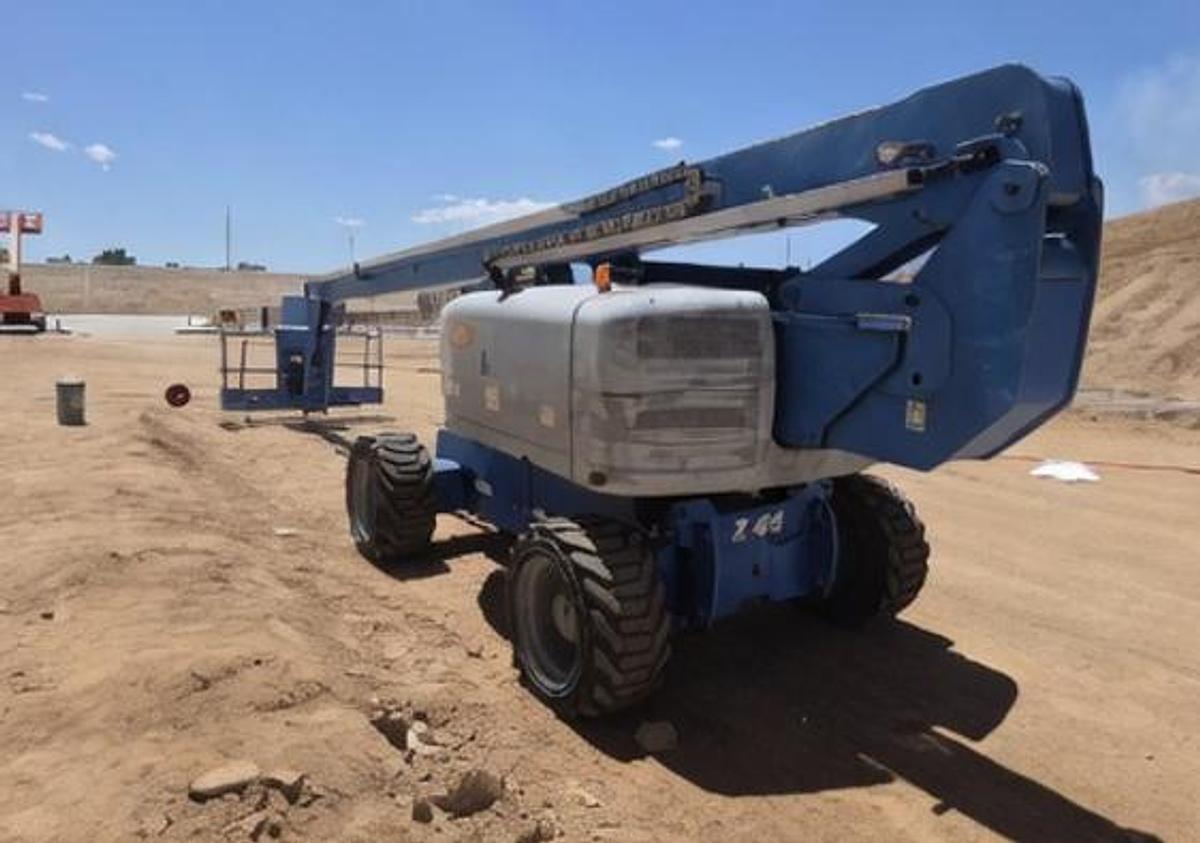 Used 2013 Genie Z-80/60 80' Articulating Boom Lift
