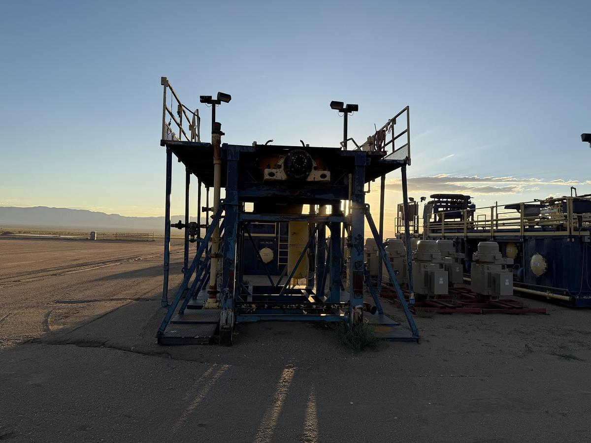 Used Hopper 102' X 260,000 #