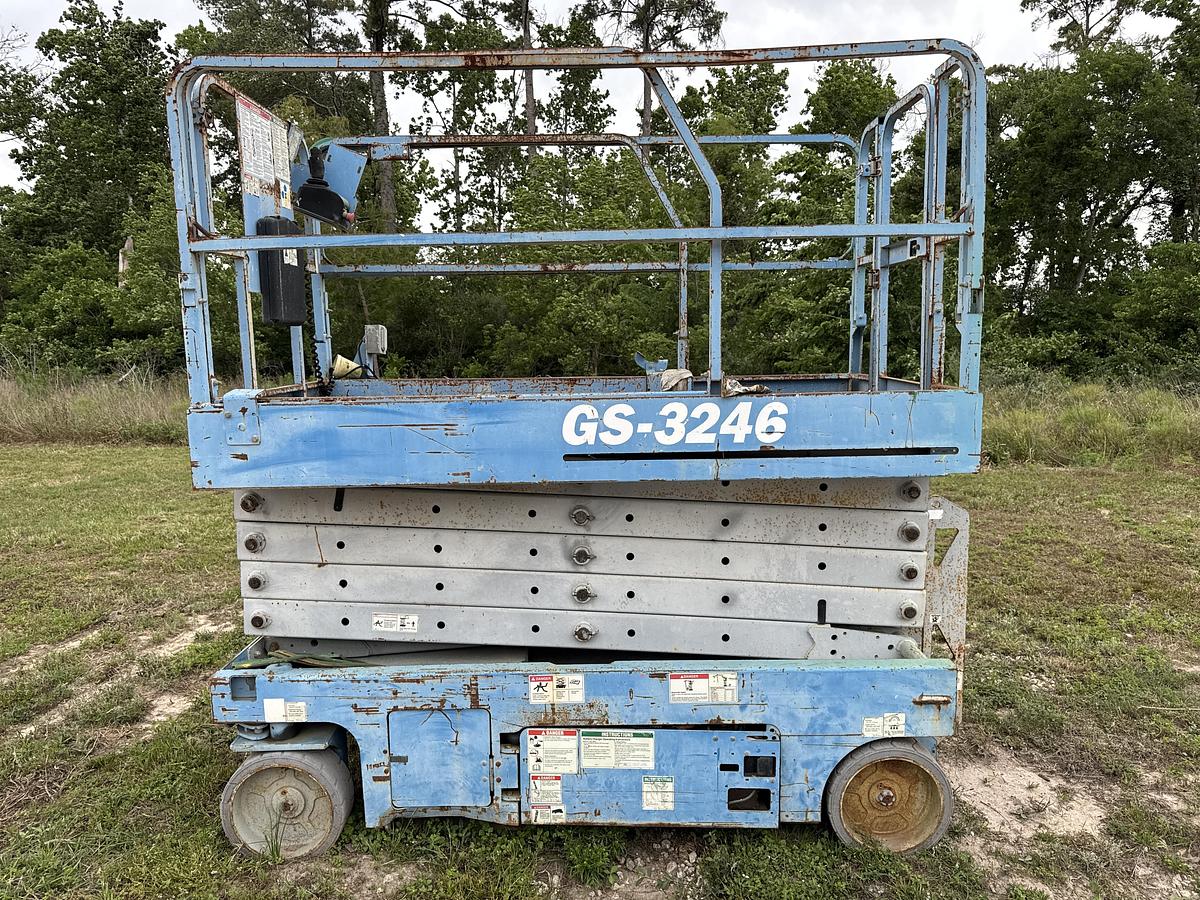 Used 2000 Genie Industries GS-3246
