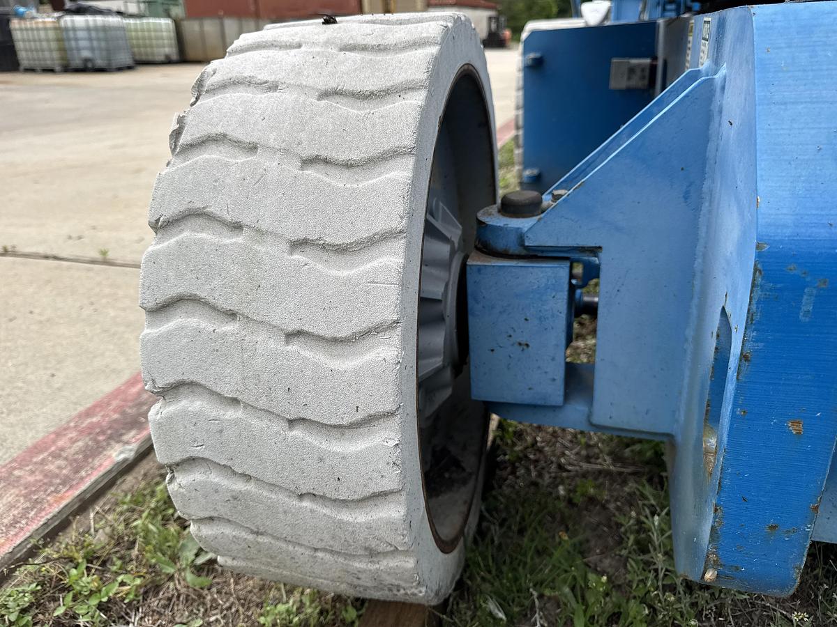 Used 2000 Genie Industries Z-30/20N