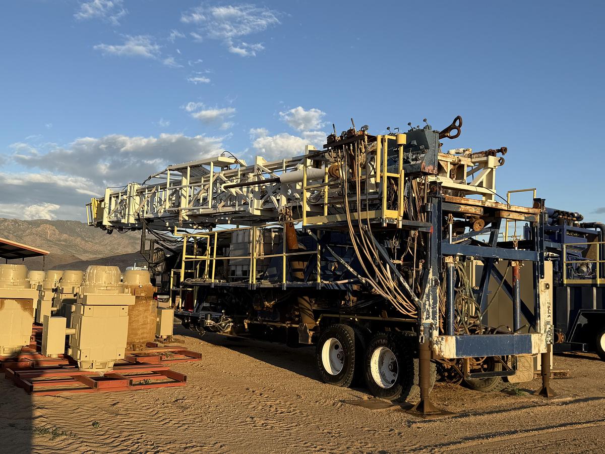 Used Hopper 102' X 260,000 #