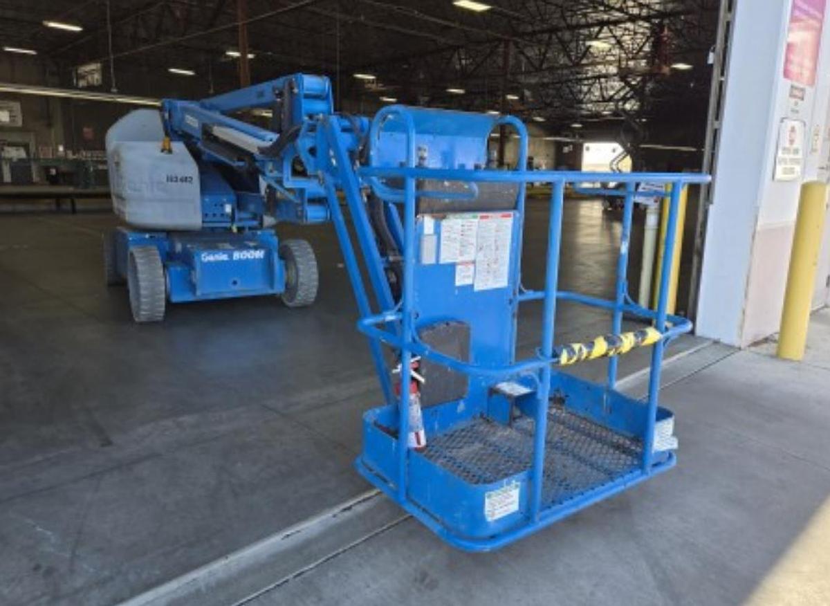 Used 2016 Genie 40ft Articulating Electric boom