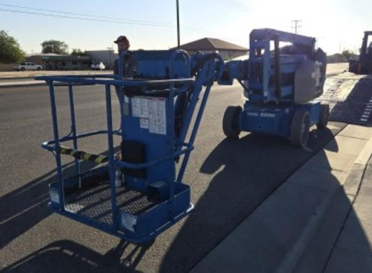 Used 2016 Genie 40ft Articulating Electric boom