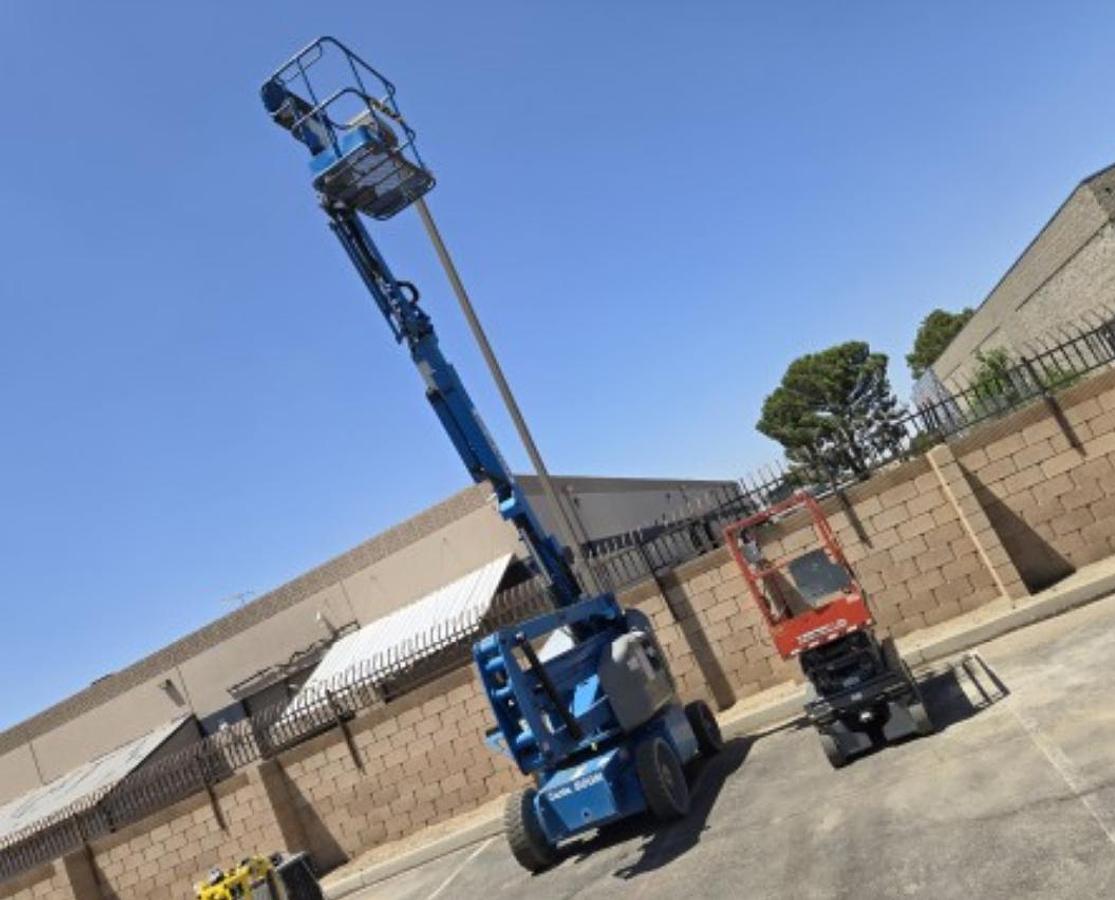 Used 2016 Genie 40ft Articulating Electric boom