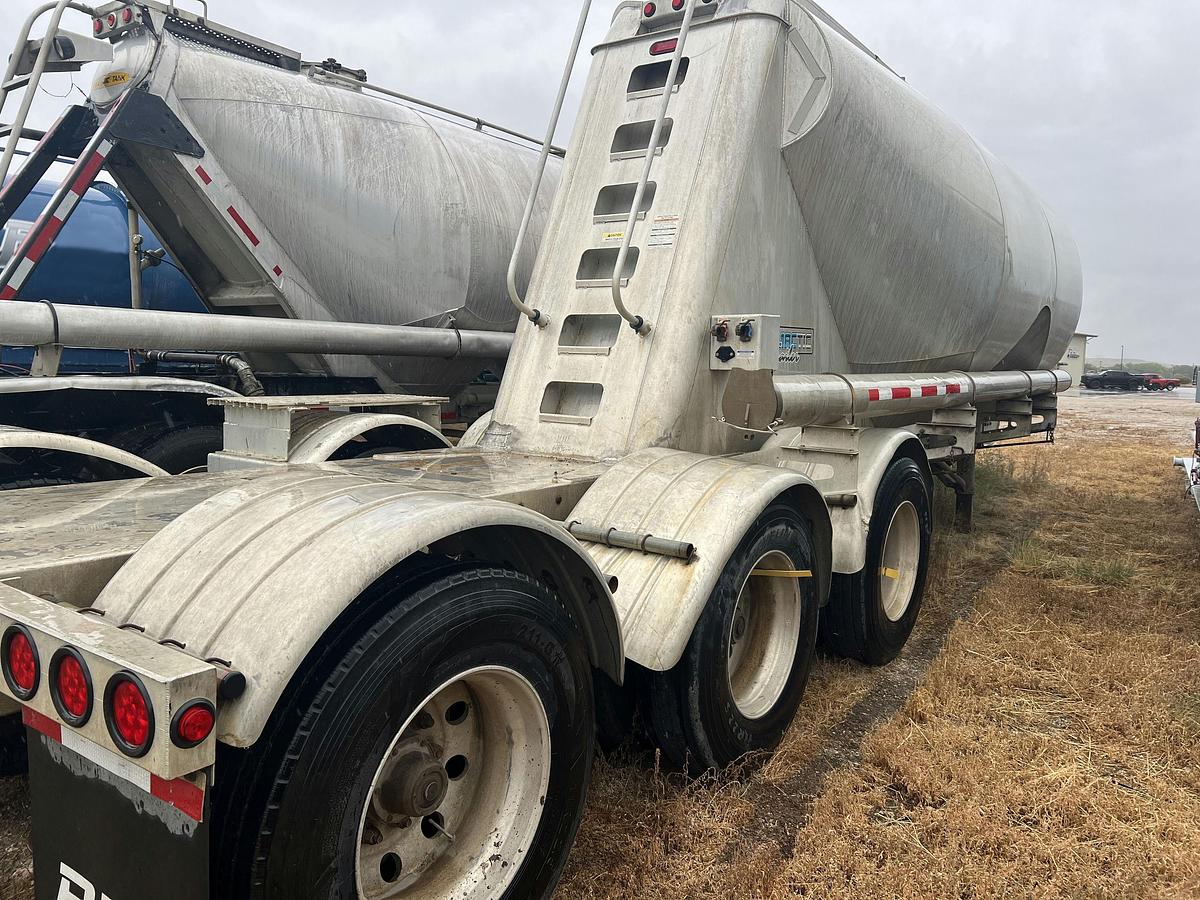Used 2012 MAC Pneumatic Tank Trailer