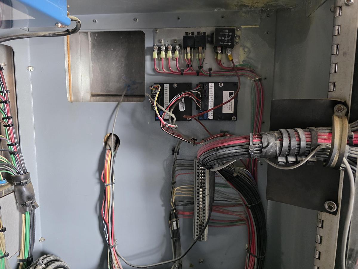 Used 2010 Peterbilt 340 Wireline Truck