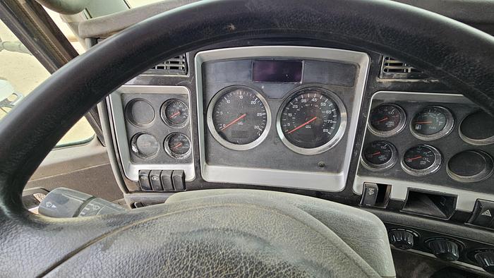 Used 2015 Guzzler Vacuum Excavator Truck