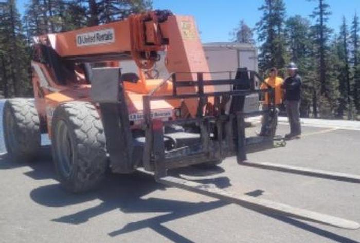 Used Reach lift 10,000Lbs Skytrak