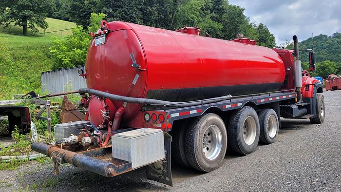 Used 2011 VOLVO Water Truck