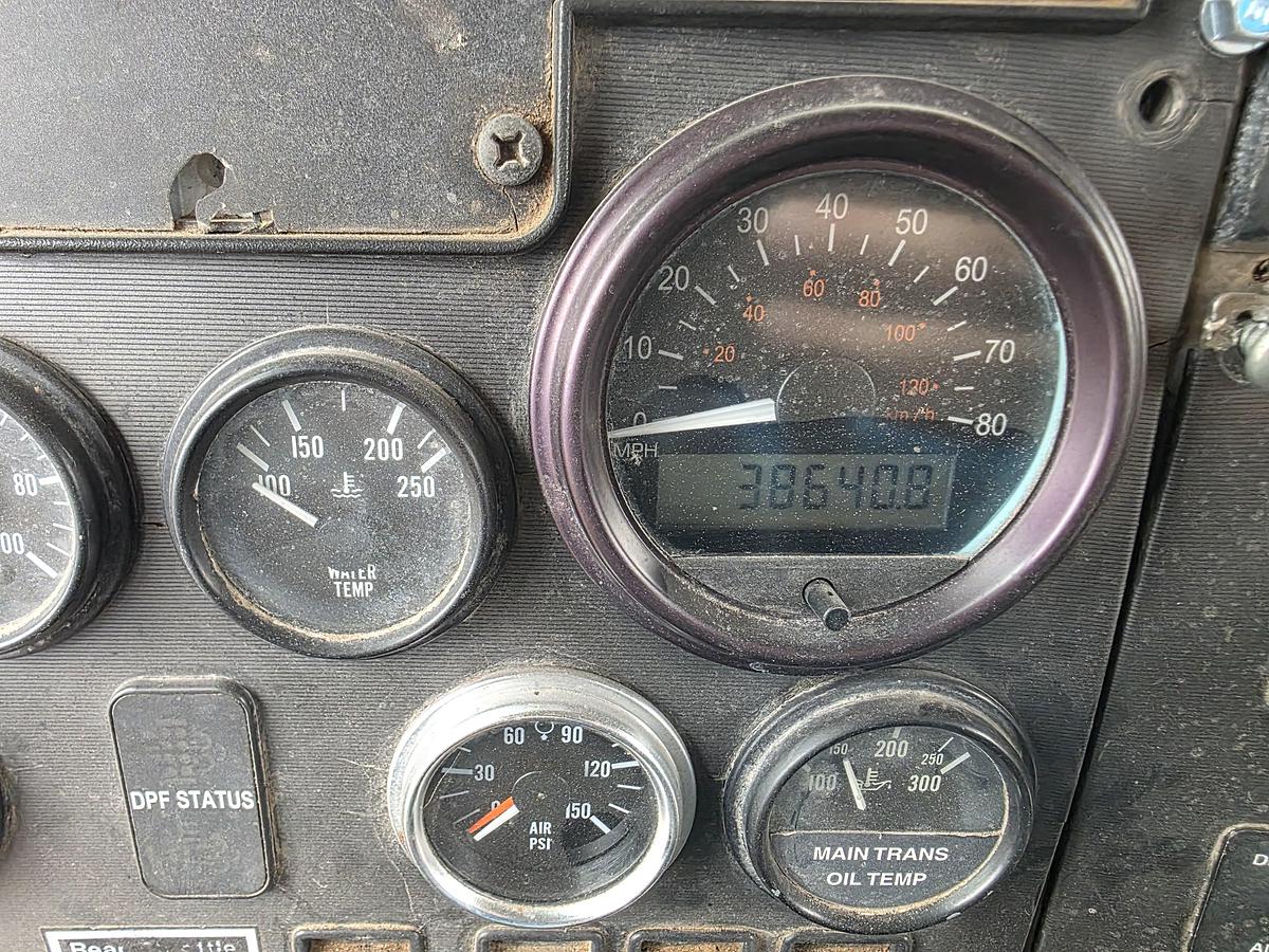 Used 2010 Peterbilt 340 Wireline Truck