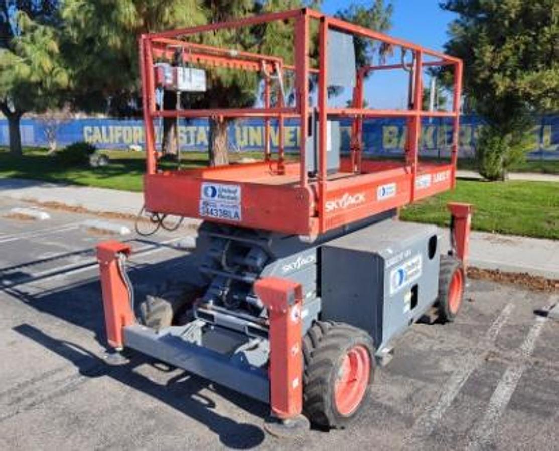 Used Skyjack 32'68" Rough Terrain Scissor Lift