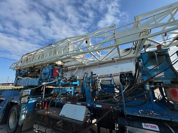 Used 2006 International 5600i Pole Rig