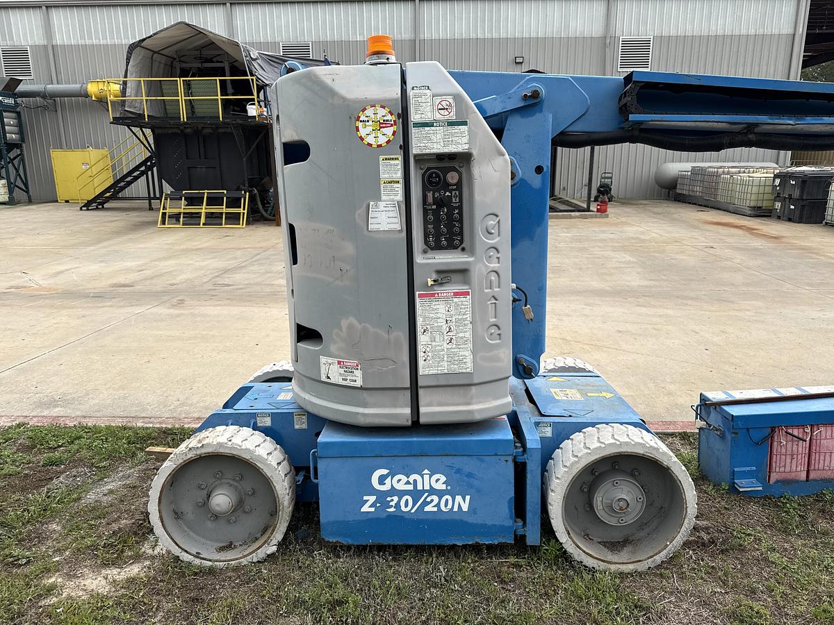 Used 2000 Genie Industries Z-30/20N