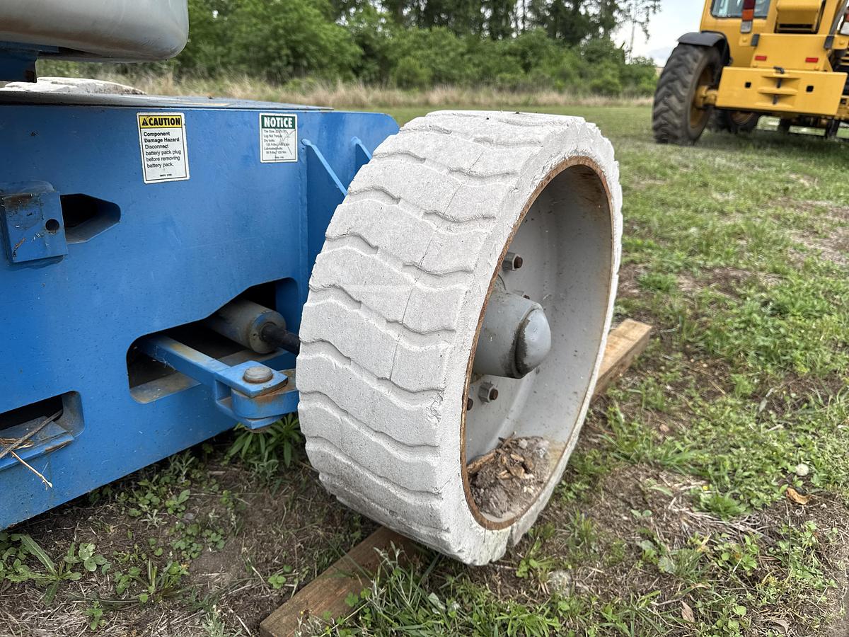 Used 2000 Genie Industries Z-30/20N