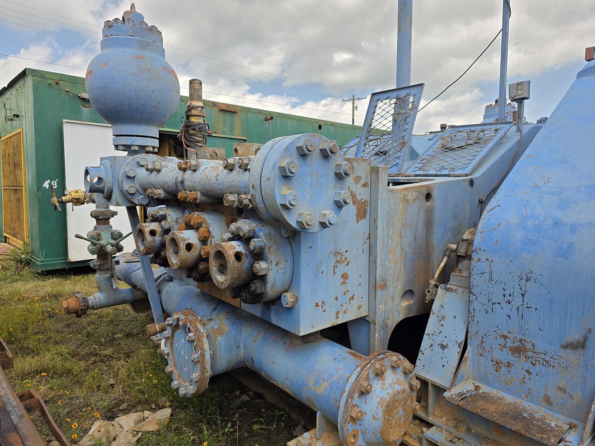 Used Skytop Brewster N-46 900 HP Drilling Rig