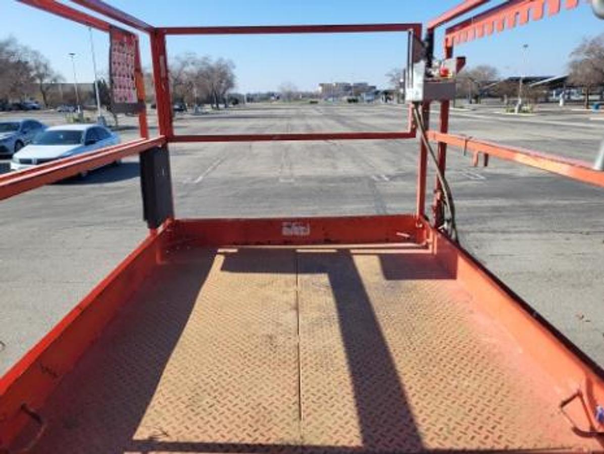Used Skyjack 32'68" Rough Terrain Scissor Lift