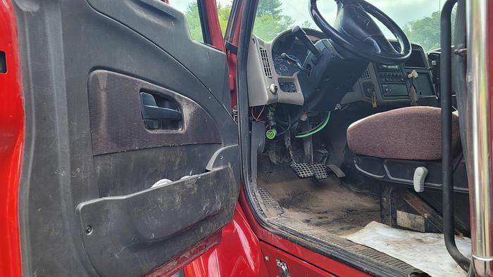 Used 2011 VOLVO Water Truck