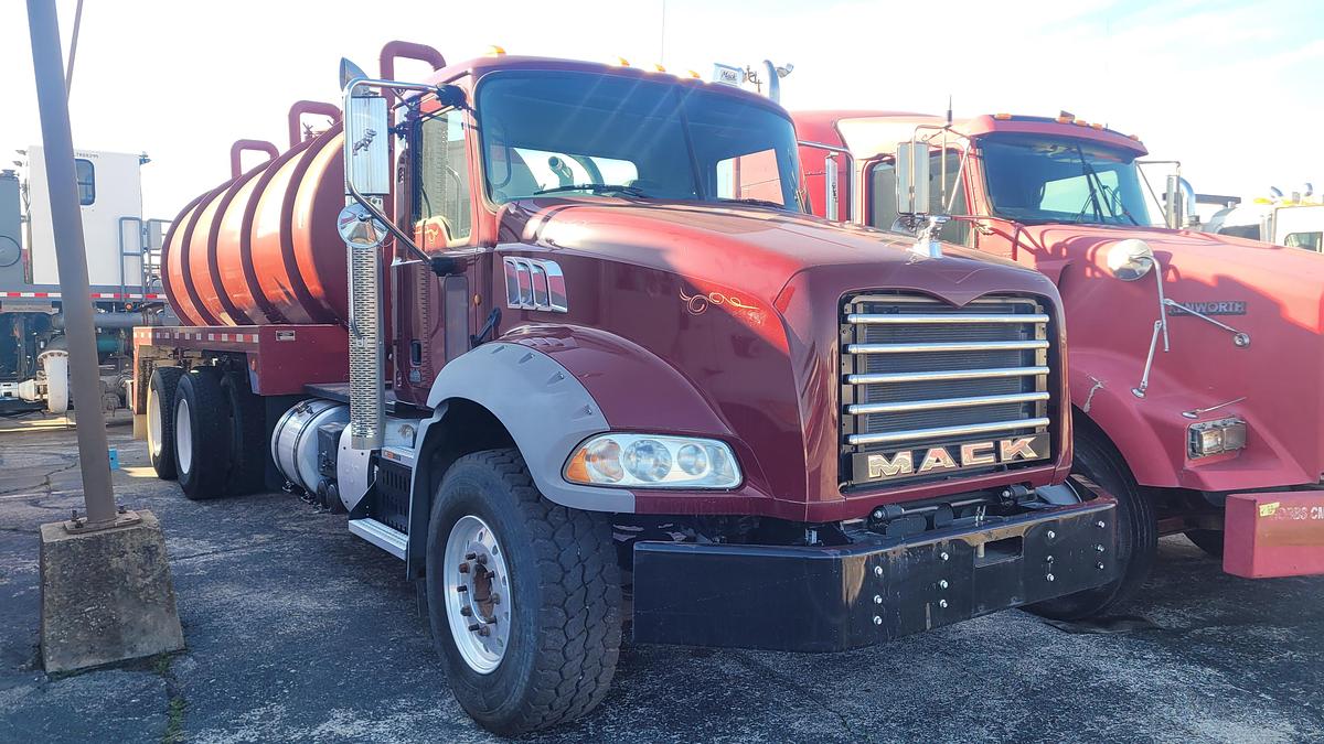 Used 2013 Mack Granite GU813 Vacuum Truck