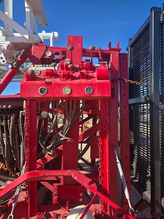 Used 2005 Crown 600 Workover Rig