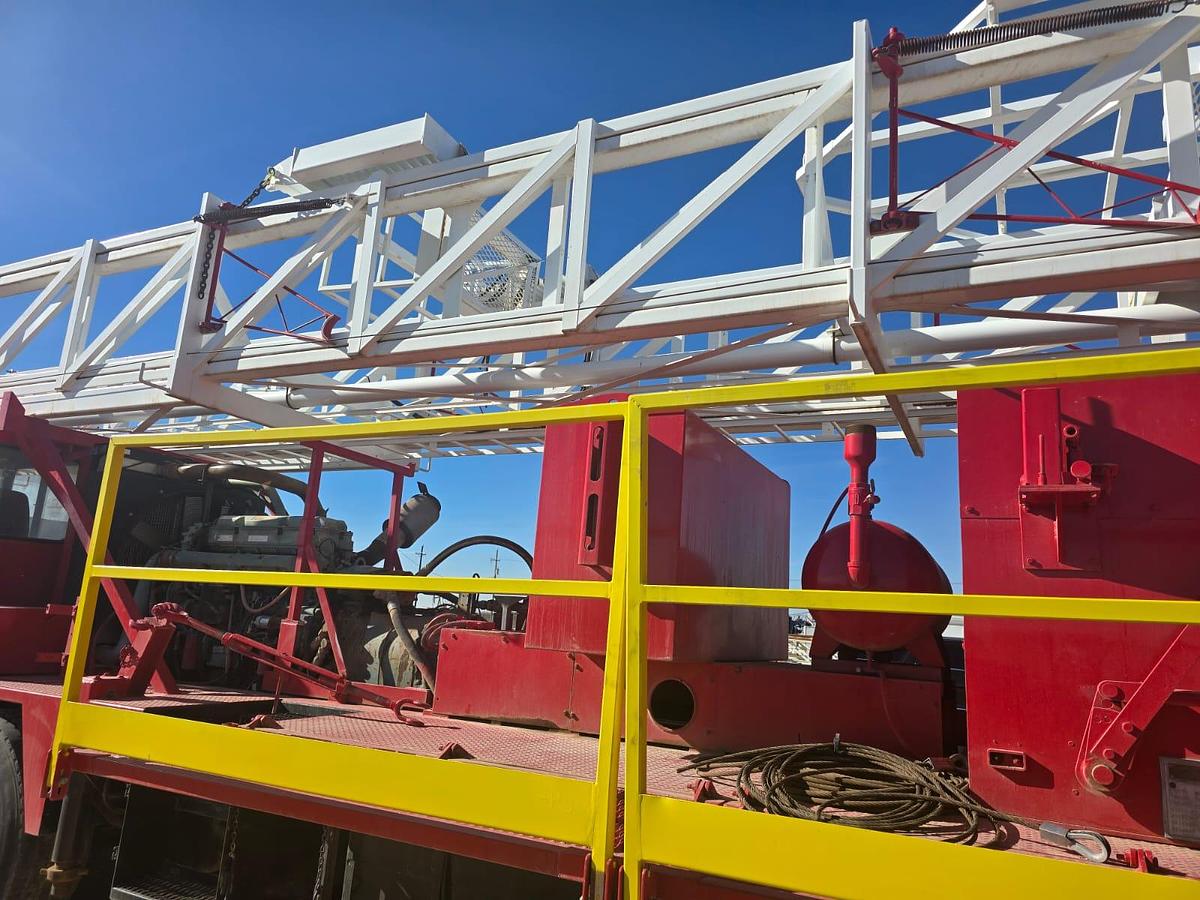 Used 2005 Crown 600 Workover Rig