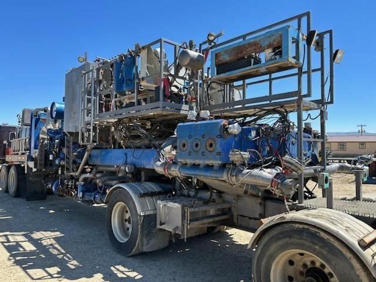 Used 2014 Peterbilt Bodyload Cement Double Pumper