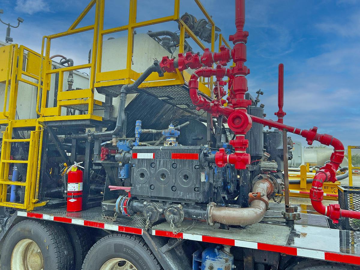 Used 2014 Peterbilt Bodyload Cement Double Pumper